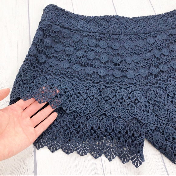 Ann Taylor Loft Navy Crochet Riviera Short‎ 4 - Picture 7 of 7